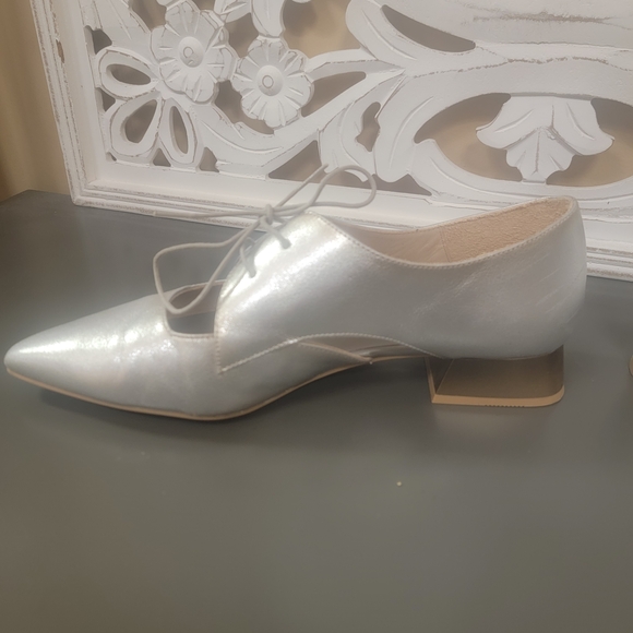 Elegant Silver Women's Flats - Picture 5 of 8